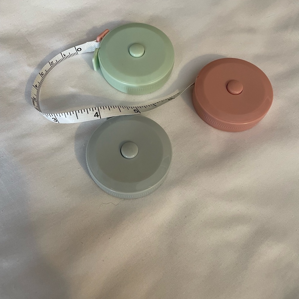 Retractable Tape Measure (NWOT) PICK ONE!!